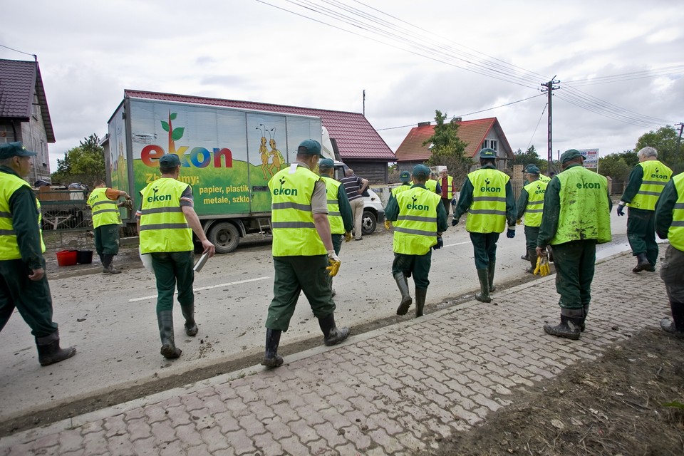 WILKÓW NAPRAWIANIE SZKÓD PO POWODZI