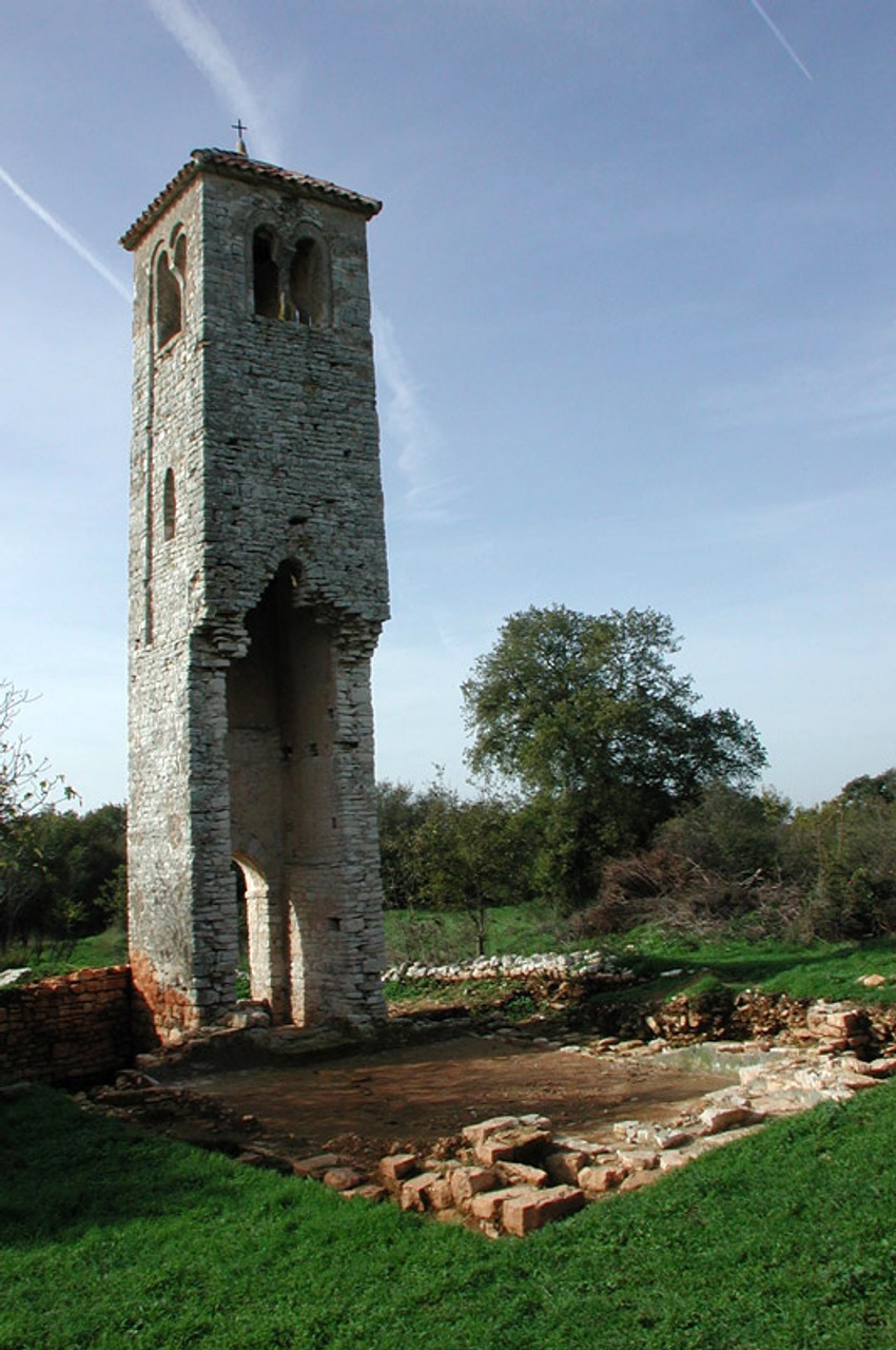 Zvonik nekadašnje crkve svetog Ivana Turnine