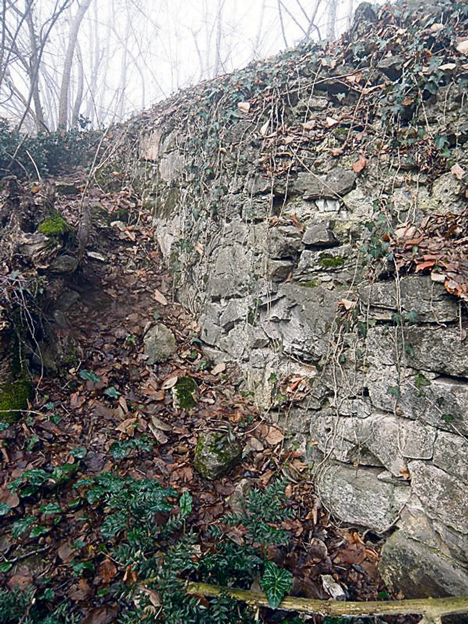 Jerinin grad predstavlja vojno utvrđenje s kraja 14. veka