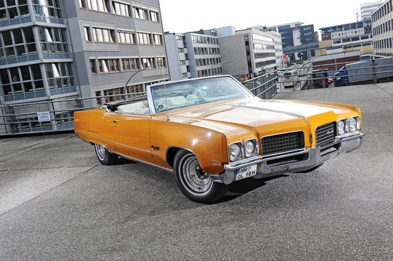 Oldsmobile 98 Convertible - 23,5 l/100 km