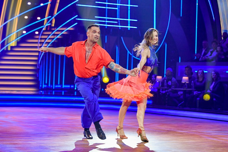 Aleksandar Mackiewicz e Izabela Skierska en el programa "Bailando con las estrellas"
