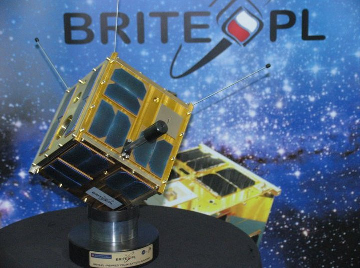 Nasza sonda na Księżyc byłaby nieco większa niż satelity Lem i Heweliusz, które do dzisiaj służą w ramach konstelacji BRITE.