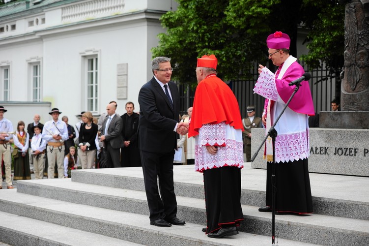 Święto Dziękczynienia w Warszawie. Procesja z relikwiami św. Andrzeja Boboli