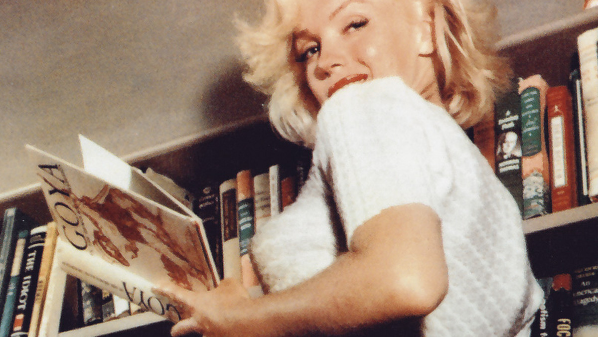 Marilyn Monroe, gdyby żyła, 1 czerwca świętowałaby 85. urodziny. Ze swojego życia uczyniła mit, stając się symbolem kobiecości. Wrażliwa, ciągle niespełniona, za wszelką cenę domagająca się uwagi. Jak patrzyli na nią pisarze?