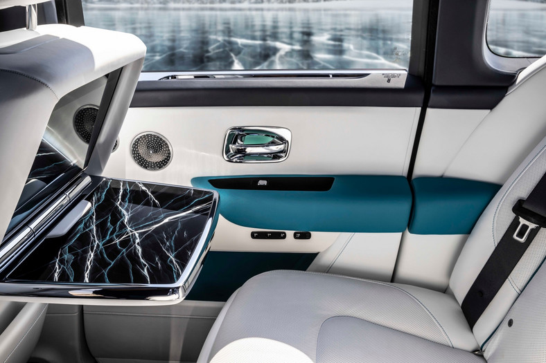 Rolls-Royce Cullinan Frozen Lakes