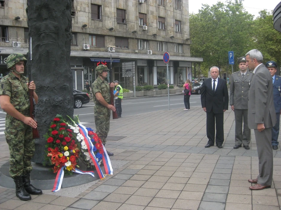 Andrija Mladenović je položio venac na spomenik