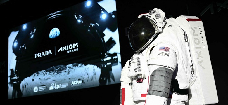 Astronauta ubiera się u Prady. Oto skafandry, w których ludzkość wróci na Księżyc