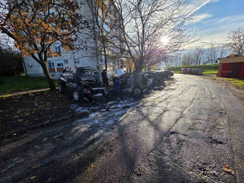 Zapaljeni automobili u Sremskoj Mitrovici