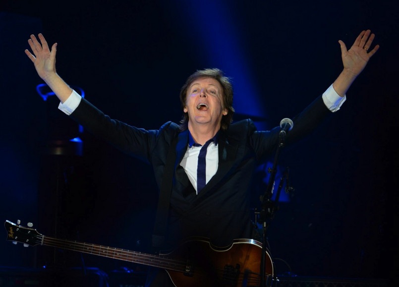 Kilkanaście minut po godzinie 21 na scenie pojawił się McCartney, od razu wzbudzając głośny aplauz publiczności. Koncert rozpoczął od "Eight Days A Week", przeboju Beatlesów z płyty "Beatles For Sale" (1964)