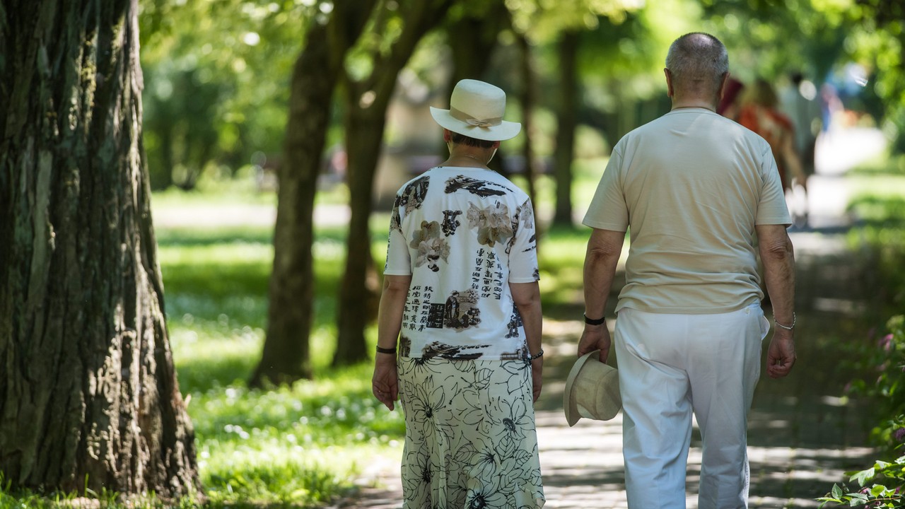 Dodatki dla seniora po 65. roku życia. O jakie świadczenia można się ubiegać?