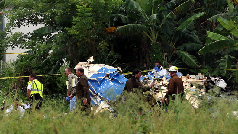 Według relacji kubańskich mediów, trzy osoby przeżyły katastrofę Boeinga 737, który rozbił się tuż po starcie z lotniska w Hawanie. W internecie pojawiło się nagranie, na którym widać fragment akcji ratunkowej na miejscu tragedii. Wśród pasażerów samolotu było pięcioro obcokrajowców - podały kubańskie media.