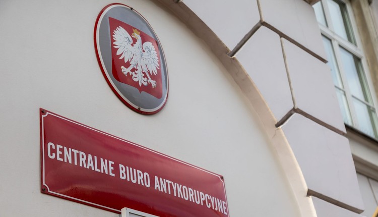 CBA zatrzymało byłego wiceministra MSWiA. Zarzuty: łapówki, wpływy, luksusowy samochód