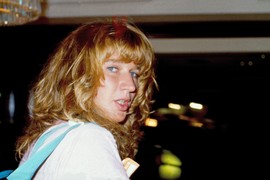 Ovako danas izgleda žena zbog koje je Monika Seleš dobila NOŽ U LEĐA: Za bivšeg muža slavne glumice udala se kod kuće, niko joj ne veruje koliko godina ima