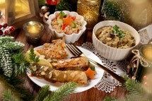 Jak uniknąć zatrucia pokarmowego w święta? GIS podaje 5 zasad bezpiecznego gotowania