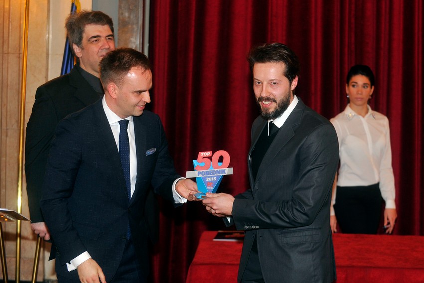 Generalni direktor kompanije "MasterCard" uručio je nagradu za najbolju online prodavnicu izvršnom direktoru e-komerca Vuku Vučkoviću