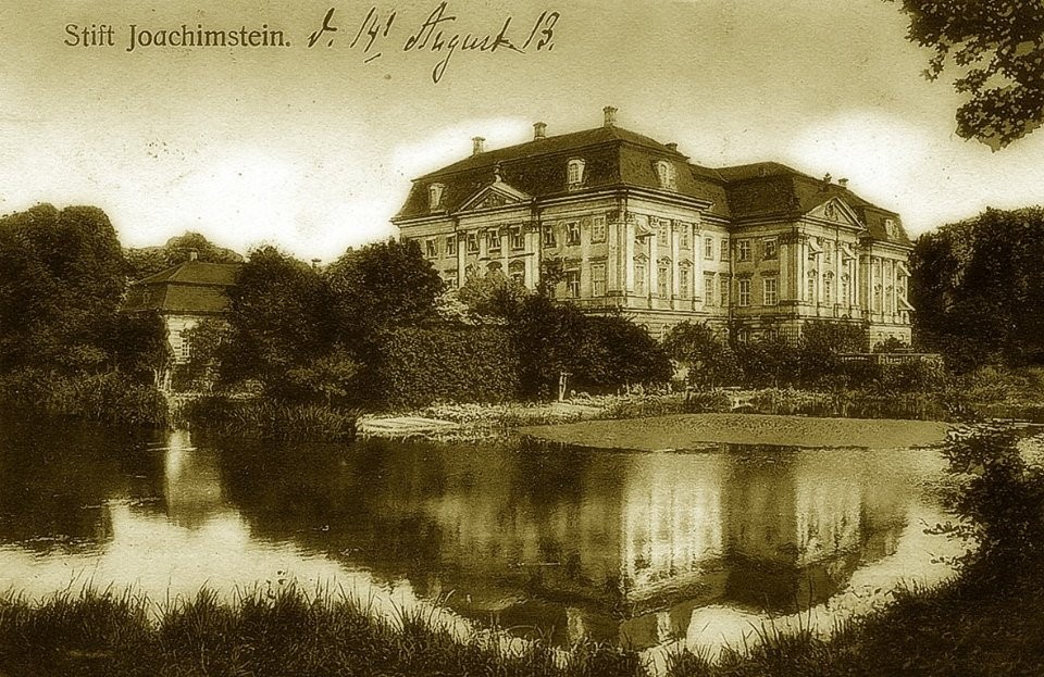 Radomierzyce - pałac, niezwykła historia i tajemnicze archiwa - Podróże