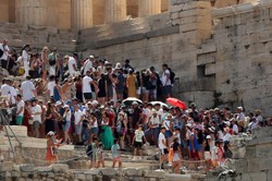 Kleon nawiedził Grecję. Zamknięto Akropol