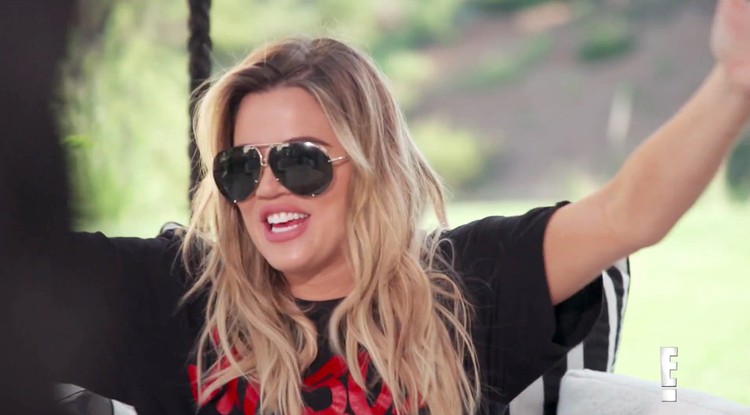 Khloé Kardashian hivatalosan is megerősítette a róla szóló pletykákat