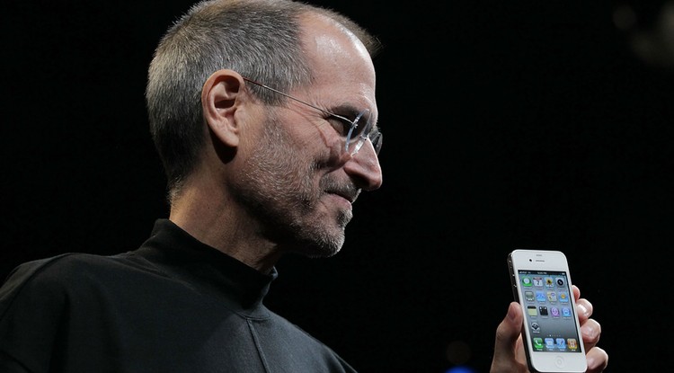 Steve Jobs 2010-ben az iPhone 4 bemutatóján.