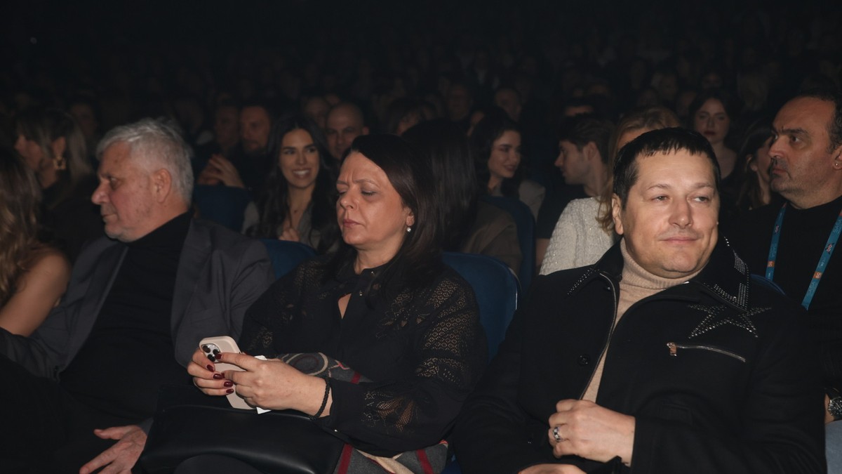 "SUPRUGA NIGDE NE IDE BEZ MENE" Aco Pejović sa ženom na koncertu Saše Kovačevića: Otkrio zašto se ne viđa često sa kumom Aleksadrom Prijović (VIDEO) Kép