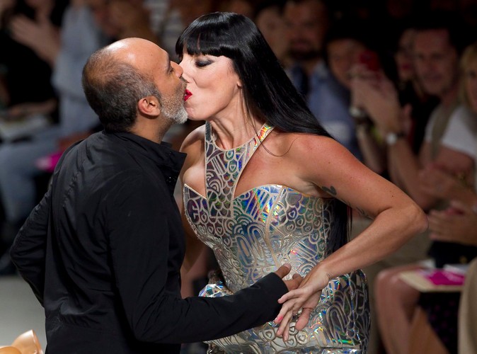 Aktorka Rossy de Palma i projektant Manish Arora