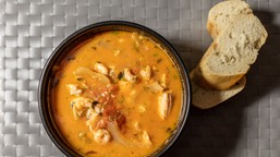 pyszny obiad na wtorek. podajemy przepis, ty gotujesz. aromatyczna, orientalna zupa rybna