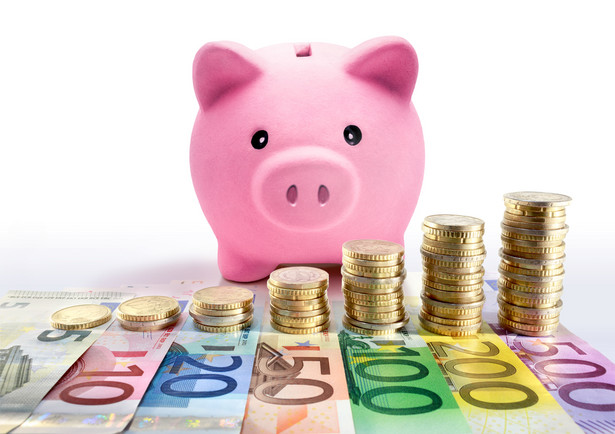 Polacy mają problemy z samodzielnym oszczędzaniem na długoterminowe cele, np. emeryturę.