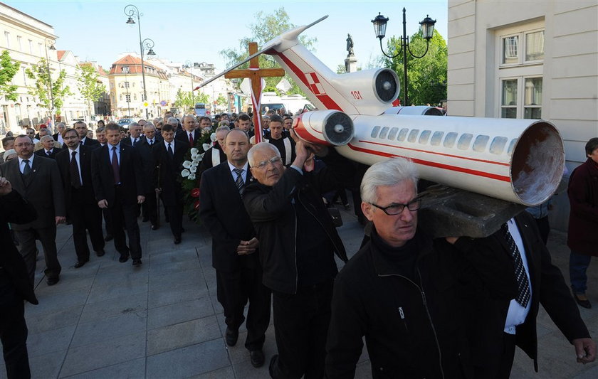 Jarosław Kaczyński składa życzenia i zaprasza na...