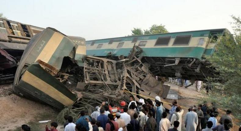 Pakistan train crash kills four, scores hurt - rescue service