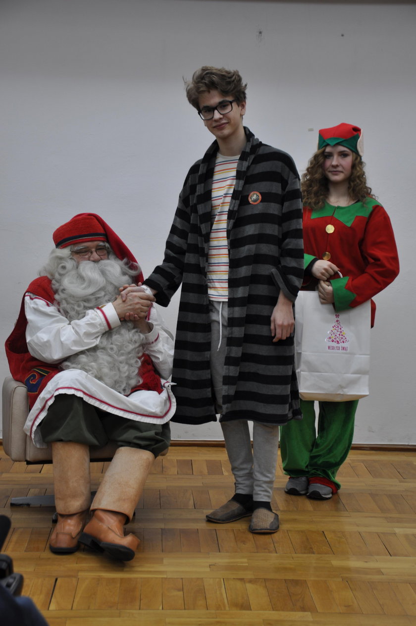 Święty Mikołaj przyleciał do Polski. Rozdawał prezenty