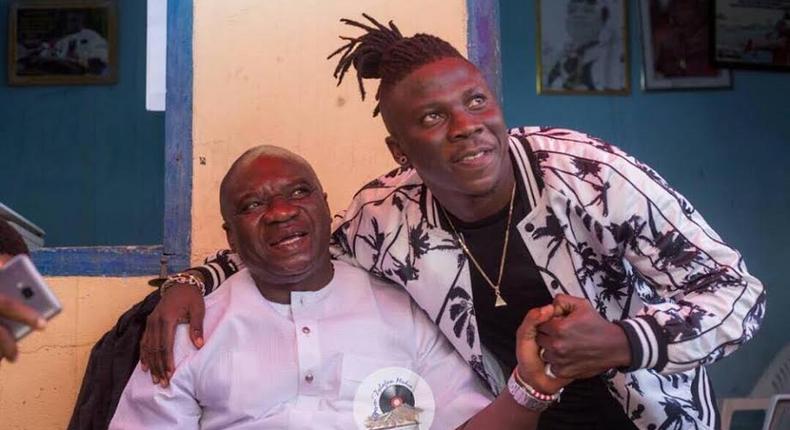 Stonebwoy pays courtesy call on Chief of Elmina