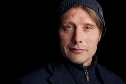 Mads Mikkelsen: Nie lubię komercyjnych pewniaków i powielania klisz [WYWIAD]