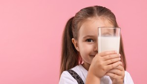Biljna mleka se široko prodaju kao nutritivno uporedive alternative kravljem mleku, međutim, ovu ekvivalenciju ne potvrđuju trenutni dokazi, kažu stručnjaci 