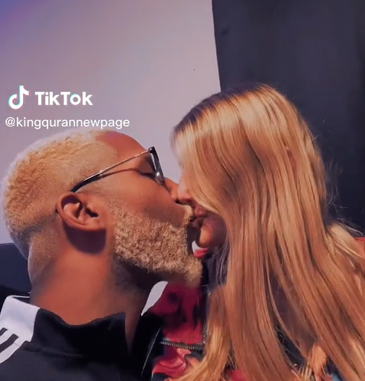 25-ročný mladík bol na internete vysmiaty za to, že vyzerá staršie ako jeho 62-ročná priateľka.