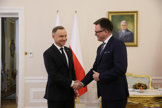 Prezydent RP Andrzej Duda (L) i marszałek Sejmu Szymon Hołownia (P)