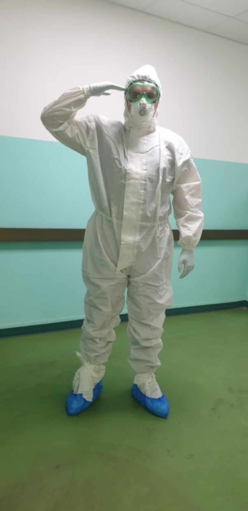 Anesteziolozi i tehničari sa Klinike za anesteziju pod punom epidemiološkom opremom