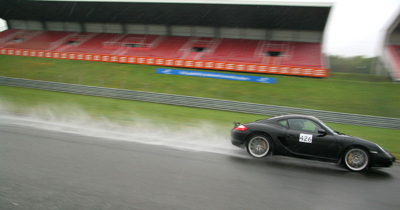 Autodrom Most: sportowe rakiety w deszczu (fotogaleria)