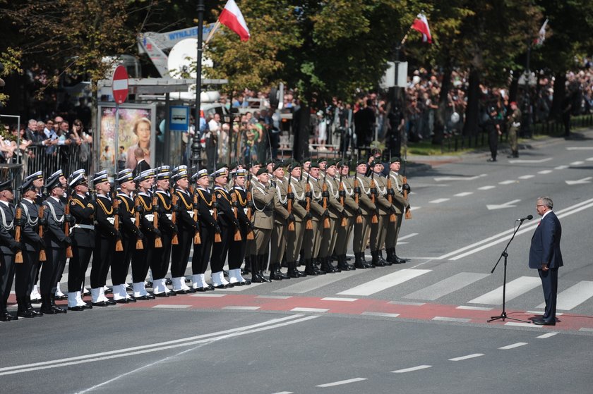 Polskie wojsko na paradzie 15 sierpnia. 