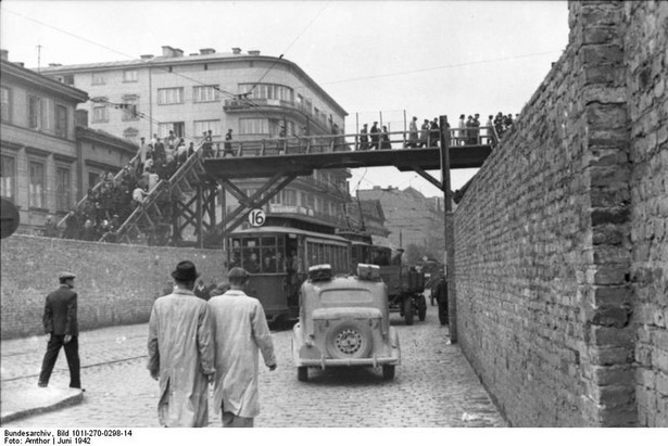 75 lat temu Niemcy otworzyli most nad ulicą Chłodną. Symbol zniewolenia Żydów