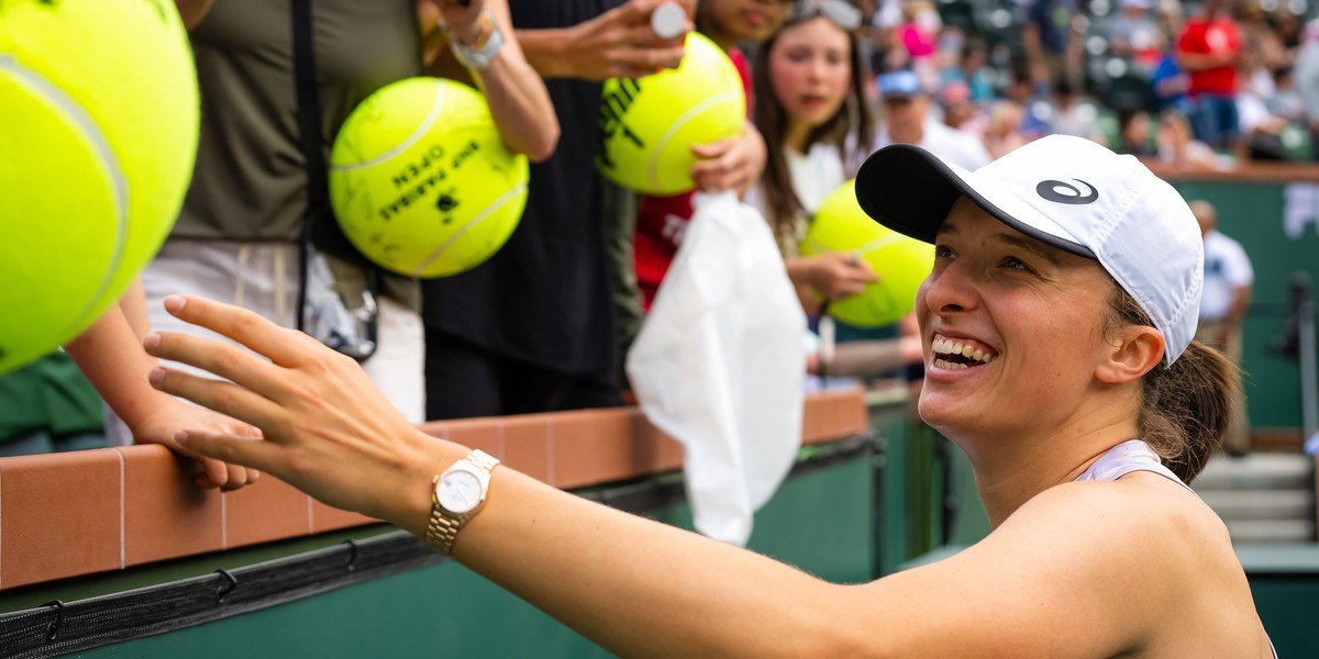 Iga ma spore powody do zadowolenia. Jest liderką światowego rankingu WTA, sporo kontraktów reklamowych (m.in. z Roleksem) i kosi fortunę na korcie. 