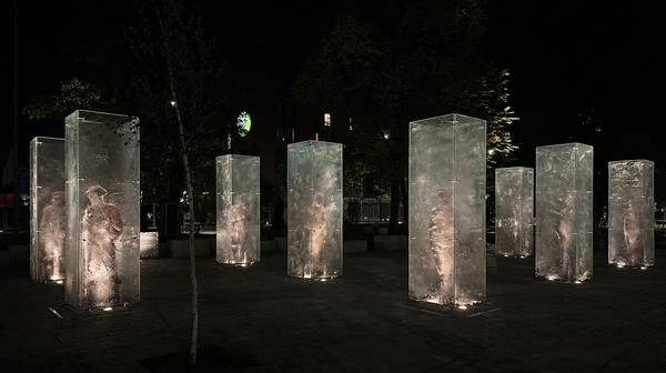 Wrocławski pomnik efektownie prezentuje sie nie tylko za dnia