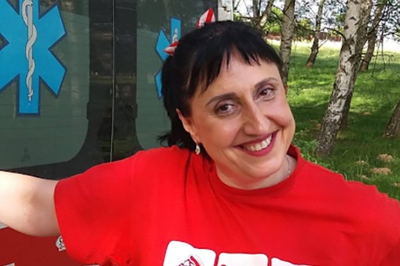 "SVA KRVAVA SAM IH VOZILA U BOLNICU" Doktorka Violeta se vraćala sa majčinog rođendana kada je na putu videla UŽAS: Zbog onoga šta je uradila postala je PRAVA HEROINA!