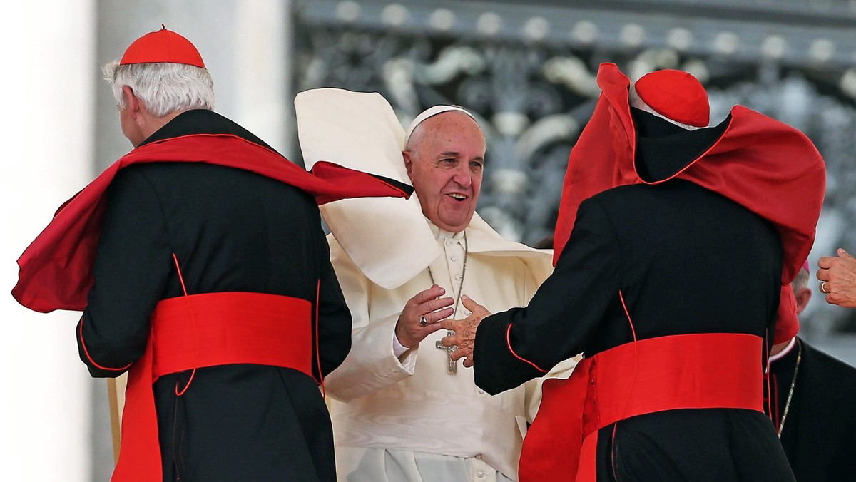 Papież Franciszek powiedział dziś, że w dobie obecnych zmian cywilizacyjnych "przymierze mężczyzny i kobiety" powinno nadawać kształt relacjom w świecie, "wyznaczać politykę, gospodarkę i życie obywatelskie". Skrytykował też stereotypy na temat kobiet.