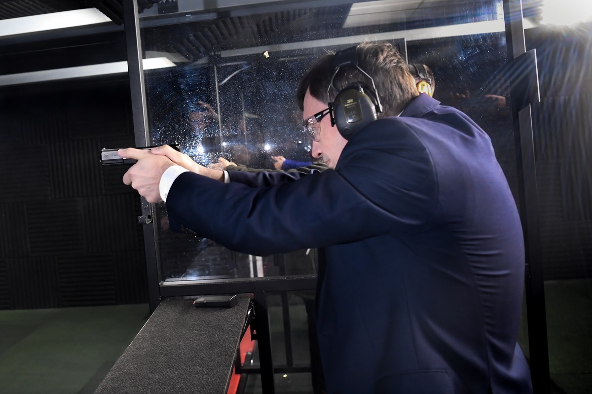 Zbigniew Ziobro na strzelnicy