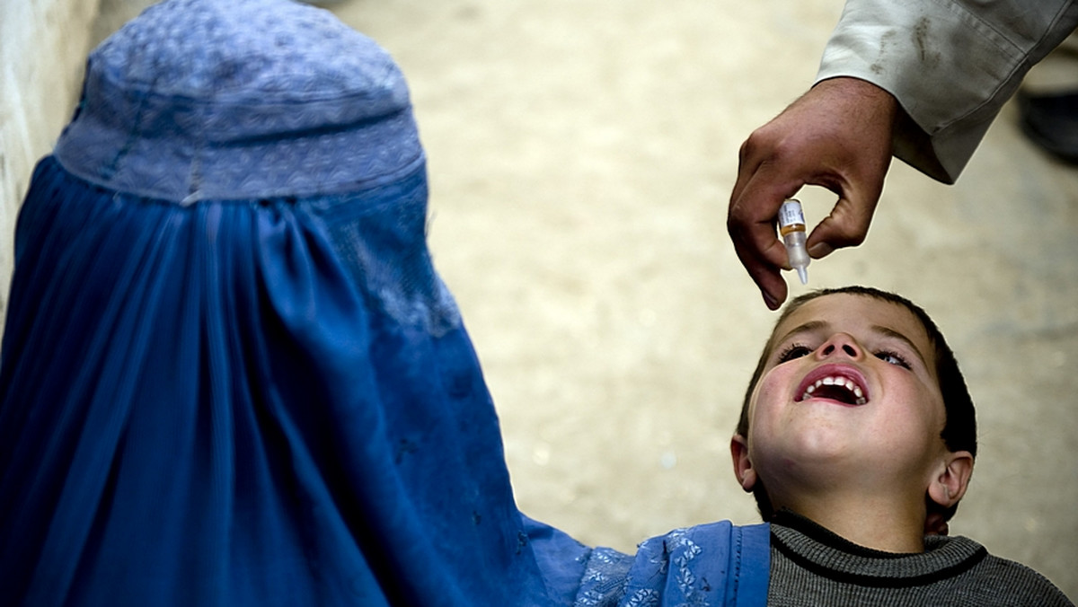 Polio, czyli choroba Heinego-Medina, pojawiło się po raz pierwszy od 1999 roku w Chinach; zostało przeniesione z Pakistanu i istnieje duże ryzyko dalszego rozprzestrzeniania się wirusa podczas hadżu (dorocznej pielgrzymki do Mekki) - podała we wtorek WHO.