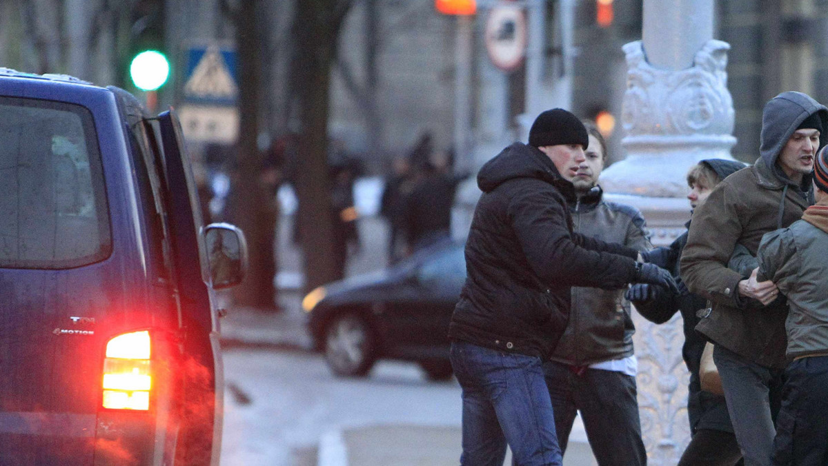 Działacz białoruskiej opozycji Wiktar Iwaszkiewicz, został zatrzymany przez milicję w Mińsku podczas świętowanego przez opozycję Dnia Wolności, - Jest oskarżony o drobne chuligaństwo - podała gazeta "Narodnaja Wola".