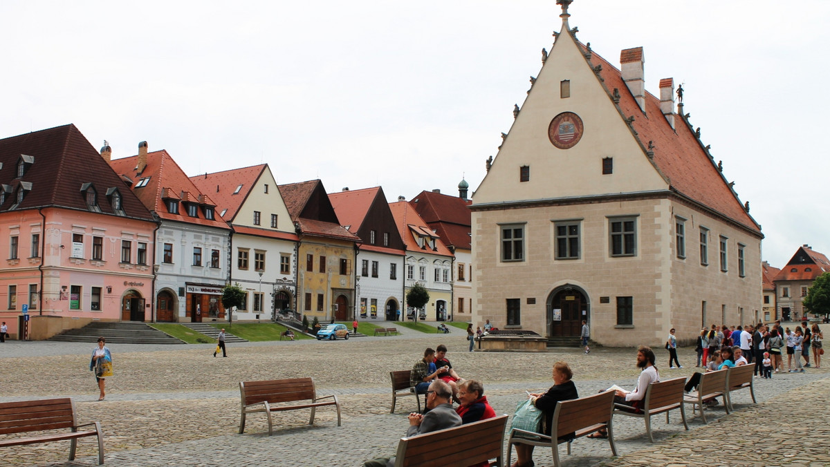Bardejów – średniowieczne miasto obronne z dzielnicą żydowską to pięknie położone miasto na terenie północno-wschodniej Słowacji, leżące nad rzeką Topla na zachodnim krańcu Beskidu Niskiego, w 2000 roku wpisane na listę dziedzictwa światowego UNESCO. 