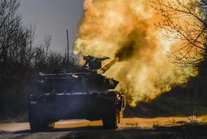Ukraiński czołg na linii frontu w Donbasie
