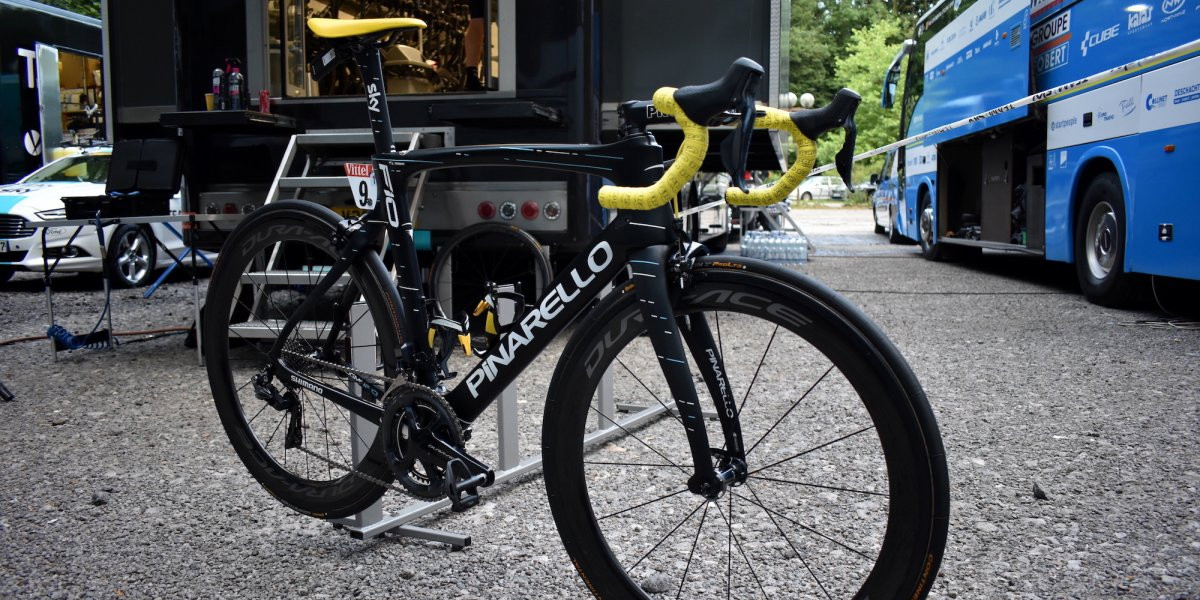 Rower Pinarello Dogma F10, na którym Walijczyk Geraint Thomas z Team Sky ściga się w Tour de France