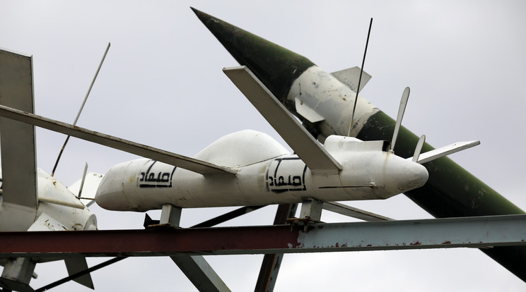 A rakétát Jemenből indították el, és a lelövése előtt több mint 1500 kilométert sikerült repülni / Fotó: MTI/EPA/YAHYA ARHAB
